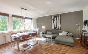 INIKAMA: Designer Apartment im Grünen – Netflix